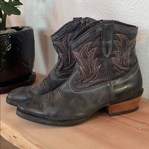 Ariat Womens Billie Cowboy Ankle Boots, size 9.5